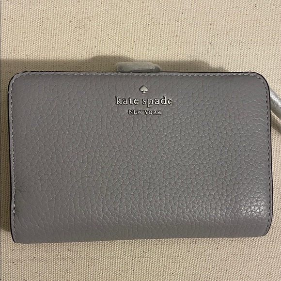 Kate Spade ♠️ Pebbled Gray Leather medium Wallet - Picture 1 of 10